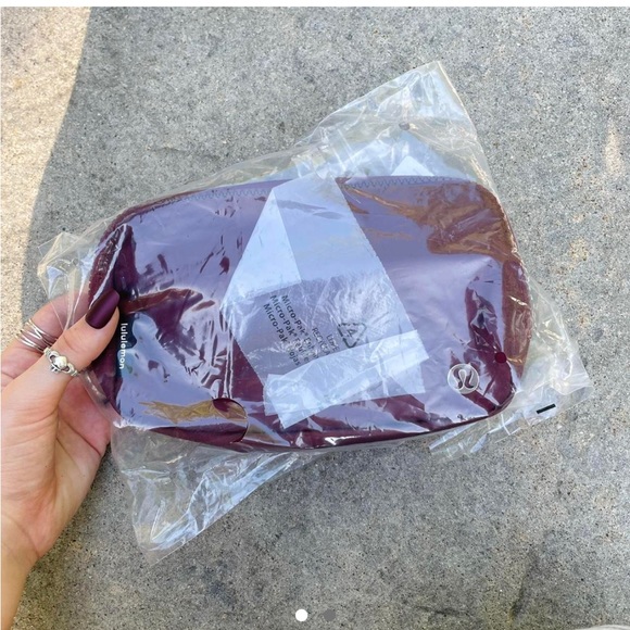 lululemon athletica Handbags - Lululemon Everywhere Belt Bag